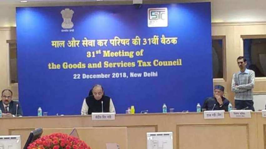 GST Council meeting: GST काउंसिल ने दी बड़ी राहत, लक्जरी सामान को छोड़ सभी पर 18% या कम होगी GST की दर