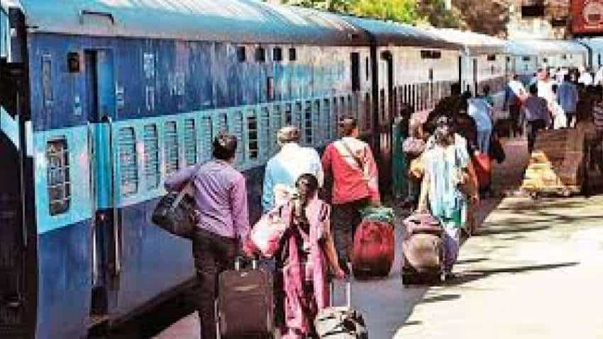 कुंभ के लिए रेलवे ने की बड़ी घोषणा, 34 रेलगाड़ियों को प्रयाग स्टेशन पर दिया स्टॉपेज 