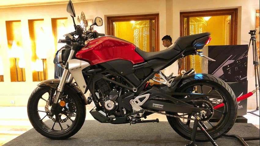 लॉन्‍च हुई Honda की शानदार बाइक CB 300R, कीमत जान कर रह जाएंगे दंग