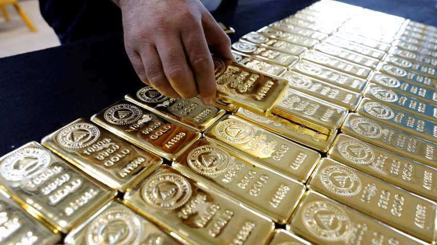 सोने-चांदी के भाव में तेज उछाल, 33000 रुपये के करीब पहुंचा Gold