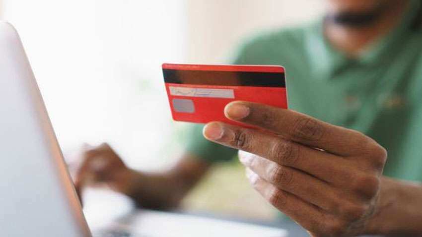 क्रेडिट कार्ड के ये 5 नुकसान जो बैंक आपको नहीं बताते, इस्तेमाल से पहले जरूर जान लें