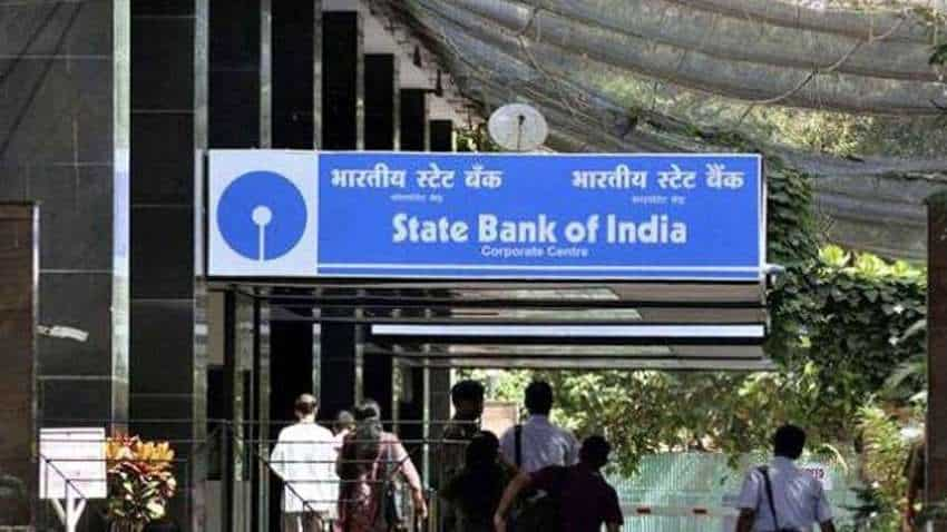 SBI का अपने ग्राहकों को दिया डबल तोहफा, लोन लेने वालों को मिलेगा बड़ा फायदा