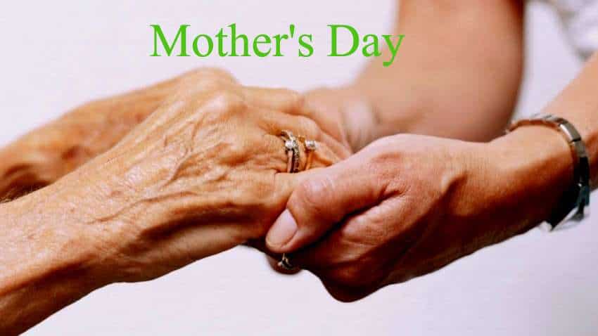 Mother's Day स्पेशल: इस बार मां को बनाएं 'धनवान', दीजिए पैसों से भरे ये 5 तोहफा