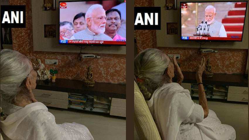 बेटा प्रधानमंत्री पद की शपथ ले रहा था... और मां TV पर देख बजा रही थी तालियां