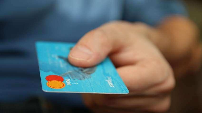 आपके क्रेडिट स्कोर को खराब सकते हैं एक से अधिक क्रेडिट कार्ड, जानिए सच्चाई