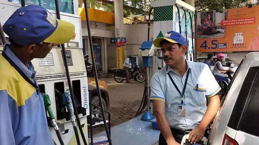 क्रूड ऑयल में उछाल के बाद भी पेट्रोल स्थिर, Diesel 6 पैसे हुआ सस्ता