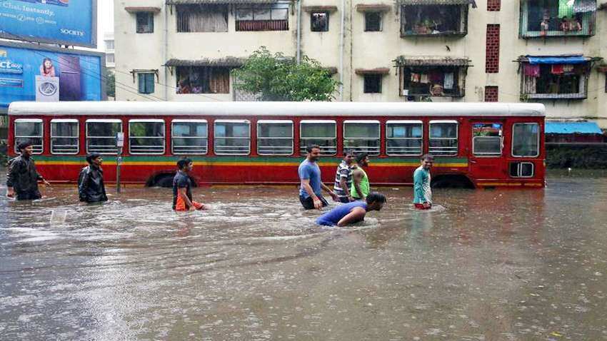 मुंबई में भारी बारिश का अलर्ट, अगले दो दिन हो सकती है जमकर बारिश, लोगों से सावधानी बरतने की अपील