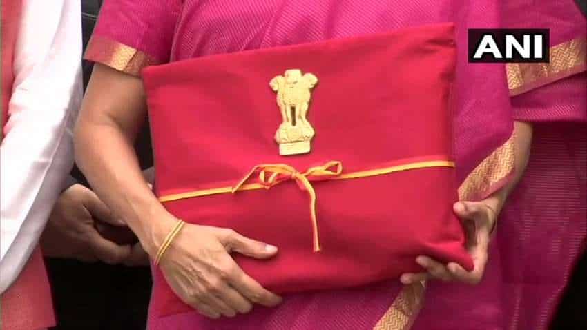 Budget 2019: ब्रीफकेस गायब! क्यों निर्मला सीतारमण ने लाल रंग के बैग में लपेटा बजट, यहां जानें कारण