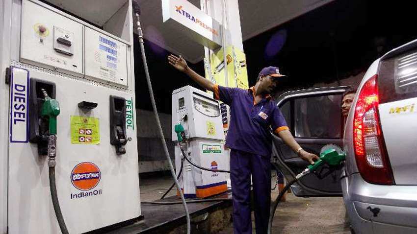 दिल्ली में फिर महंगा हुआ पेट्रोल, साढ़े सात महीने की ऊंचाई पर पहुंचे दाम