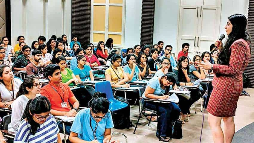 प्राइवेट BA/BSc की पढ़ाई भी देगी इंजीनियरिंग को टक्‍कर, UGC ने लागू किया सख्‍त नियम