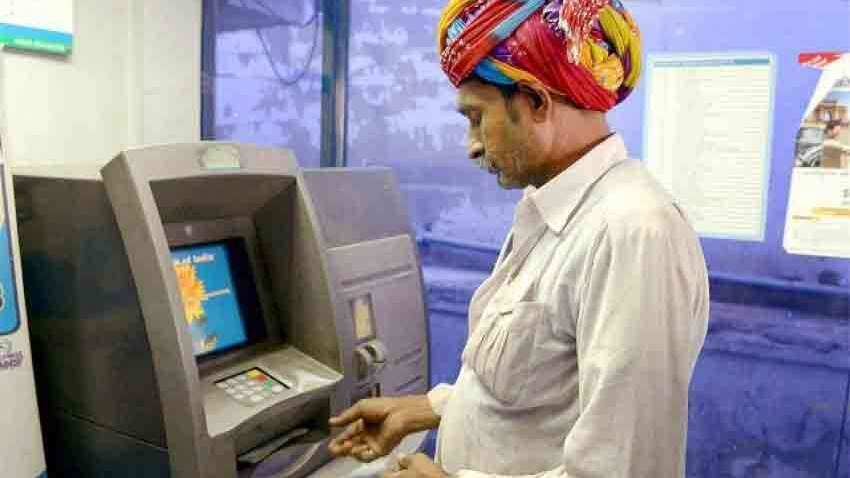 ATM जा रहे हैं कैश निकालने तो भूलकर भी ये गलती न करें, लग सकती पैसों की चपत