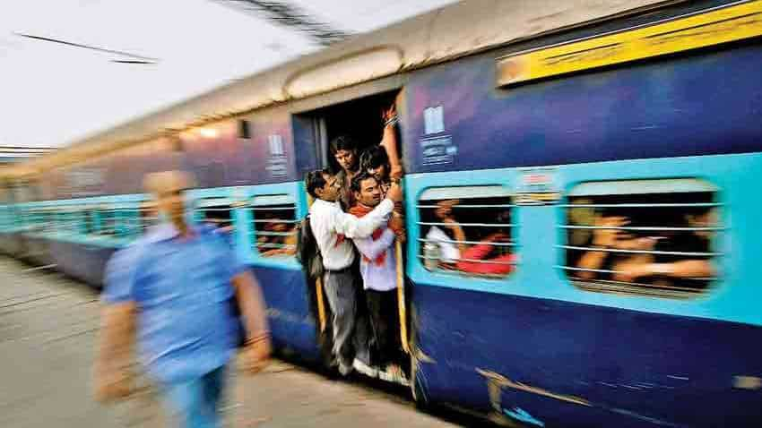 Indian Railways ने 351 ट्रेनों को किया कैंसिल, आज यात्रा कर रहे हैं तो यहां देखें स्टेटस