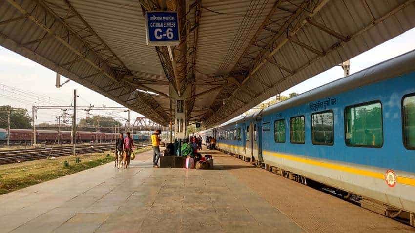 Indian Railways: तत्काल रिजर्वेशन कराने से पहले जानिए ये नियम, झट से मिलेगी ट्रेन टिकट