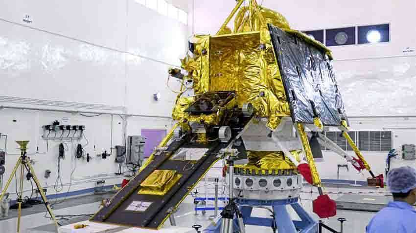 खुशखबरी! Chandrayan 2 : विक्रम लैंडर के लोकेशन का पता चला, ऑर्बिटर ने लैंडर की फोटो भी खींची 