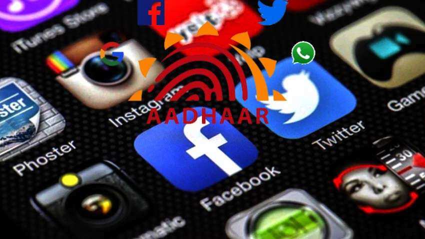 Whatsapp, फेसबुक और ट्विटर के लिए जरूरी होगा Aadhaar? आज होगा फैसला