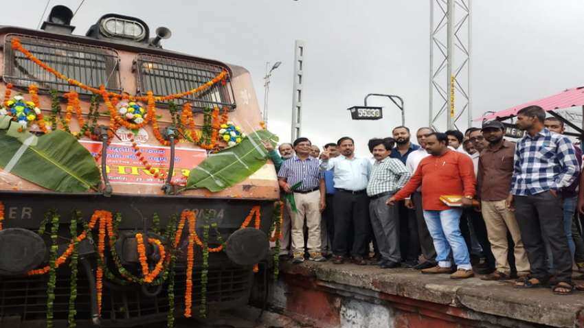 भारतीय रेलवे के इस इलेक्ट्रिफाइड रूट पर चली पहली पैसेंजर ट्रेन, बढ़ेगी ट्रेनों की स्पीड 