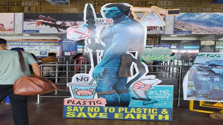 Single-use plastic के इस्तेमाल पर रोक लगाने को रेलवे का अनोखा प्रयोग, मुसाफिरों को भी खूब पसंद आ रहा है 