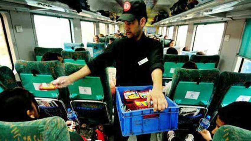 Indian Railways ने शुरू की ये सुविधा, यात्रियों को सीट पर मिलेगा स्वादिष्ट खाना 