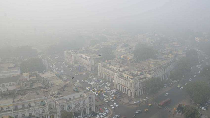 दिल्ली की हवा में फिलहाल सांस लेना है खतरनाक, जानिए कब मिलेगी राहत