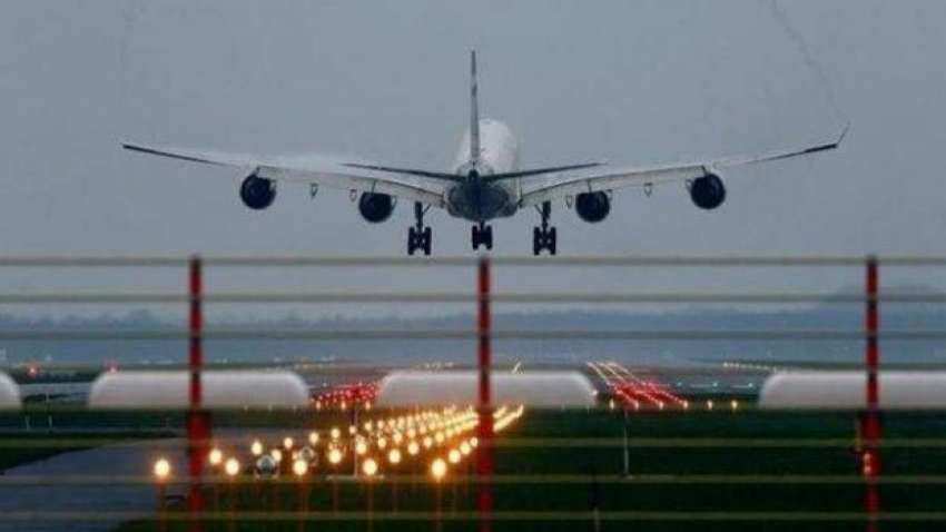 हवा में लगा जाम! मुंबई जाने वाले विमान को हैदराबाद भेजा, कई फ्लाइट्स फंसी