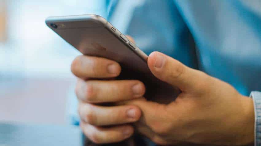 1 दिसंबर से बढ़ जाएगा मोबाइल फोन का बिल, Vodafone-Idea ने किया टैरिफ बढ़ाने का ऐलान