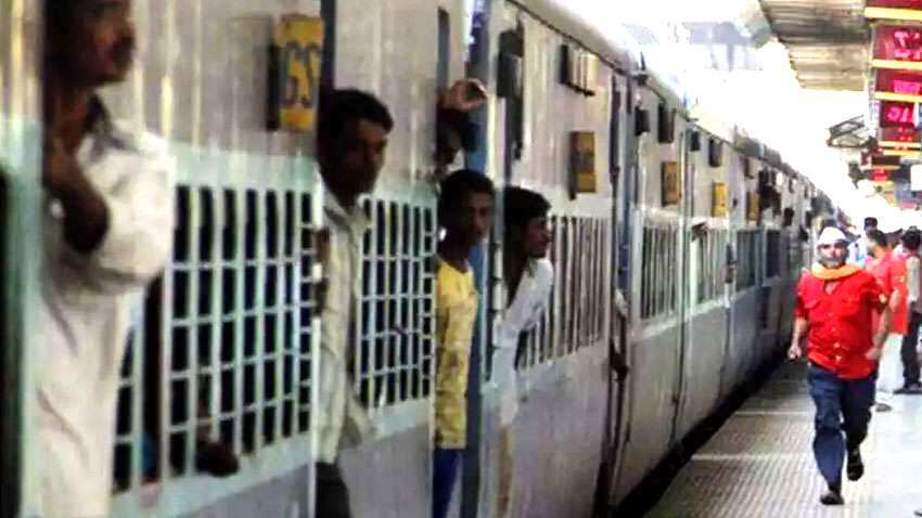 ट्रेन के E-Ticket के लिए अलग है रेलवे के नियम, यात्रा करने से पहले जरूर जानिए