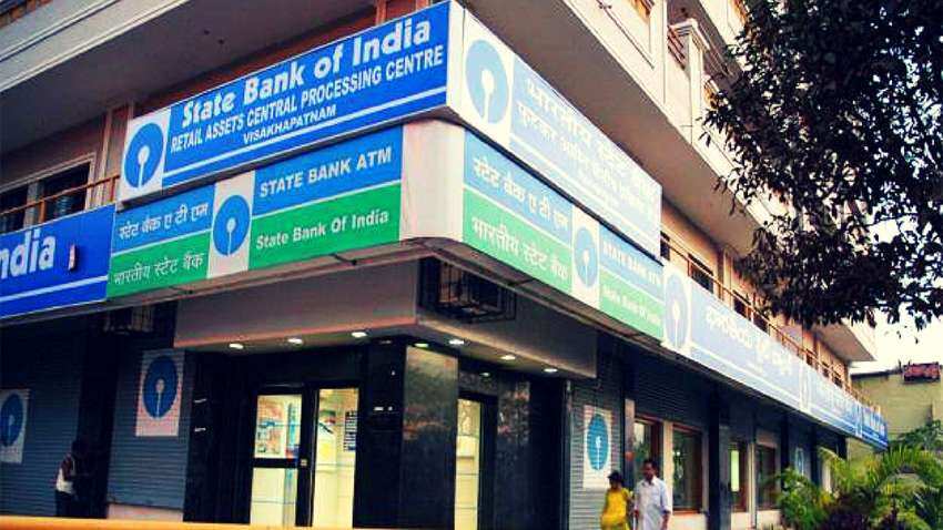 SBI ग्राहकों को झटका! बैंक ने इस अकाउंट पर ब्‍याज दरें घटाईं
