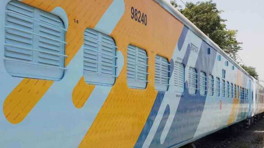 भारतीय रेलवे ने खास किराए के साथ चलाई ये विशेष ट्रेन, मिलेगी कन्फर्म टिकट