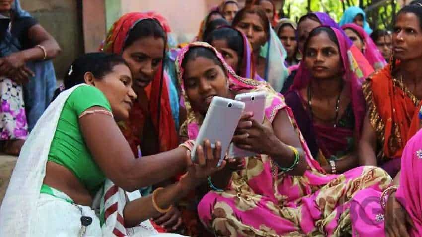 गांव की महिलाओं का भी होगा अपना Facebook अकाउंट, शुरू हुआ We Think Digital प्रोग्राम