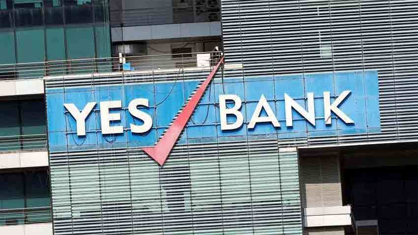 YES BANK के कस्टमर्स को झटका, 50 हजार रुपये से ज्यादा राशि निकालने पर लगी रोक