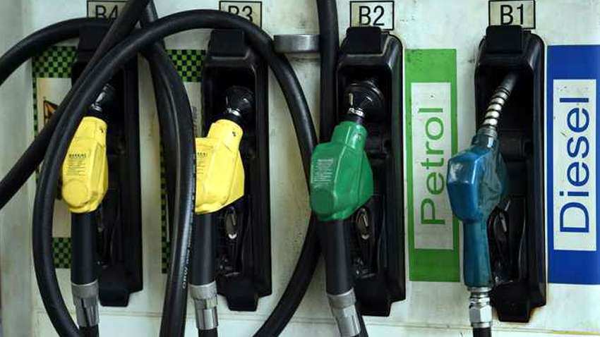 9 महीने में सबसे सस्ता हुआ पेट्रोल, Diesel के भाव में भी आई गिरावट, जानिए नया रेट