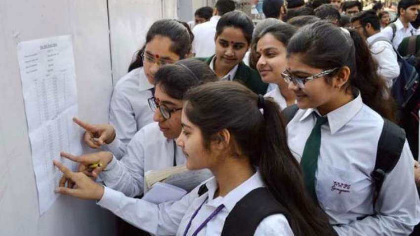 CBSE 10th 12th Exam Datesheet 2020: बोर्ड परीक्षाओं की तारीख का ऐलान कर दिया गया है, यहां देखें डेटशीट 