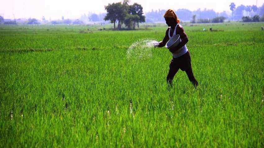 किसानों को कम कीमत पर नहीं बेचगी पड़ेगी फसल, सरकार दे रही है सस्ता लोन