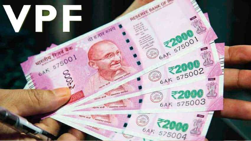 क्या होता है वॉलेंटरी प्रोविडेंट फंड (VPF)? EPF से कैसे है अलग और क्या हैं इसके फायदे