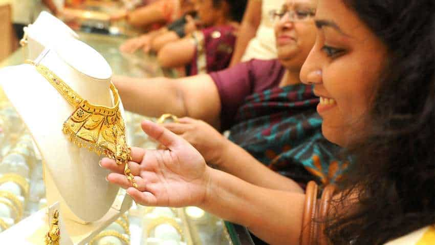 Gold price today: हफ्ते के पहले दिन महंगा हुआ सोना, चांदी के भाव में भी उछाल, जानें नया रेट