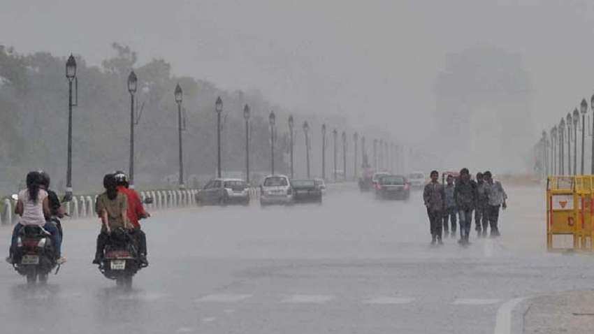 दिल्ली में मॉनसून की दस्तक, आसमान में घुमड़ी घटाएं, बिहार-असम में बाढ़ का अलर्ट