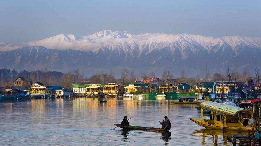 सैलानियों से फिर गुलजार होंगी कश्मीर की वादियां, टूरिस्टों के लिए गाइडलाइन जारी