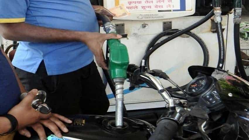 25 रुपये का पेट्रोल दिल्ली में 80.43 रुपये प्रति लीटर क्यों बिक रहा? जानें पूरा कैलकुलेशन