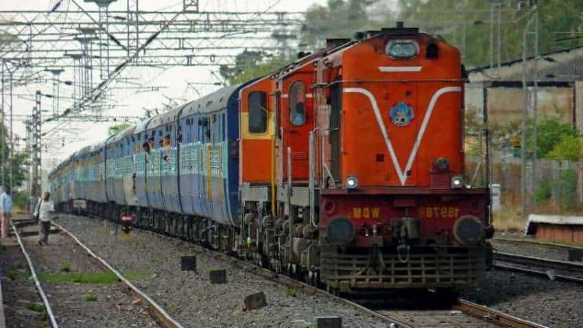 Indian Railways की कर्मचारियों को सौगात, काउंटर पर जाए बिना ही करा सकेंगे टिकट बुक