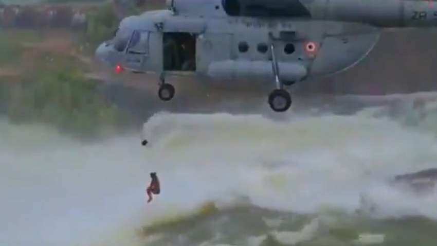 बाढ़ में संकट मोचक बनी भारतीय वायुसेना, खूंटाघाट डैम में फंसे युवक की बचाई जान
