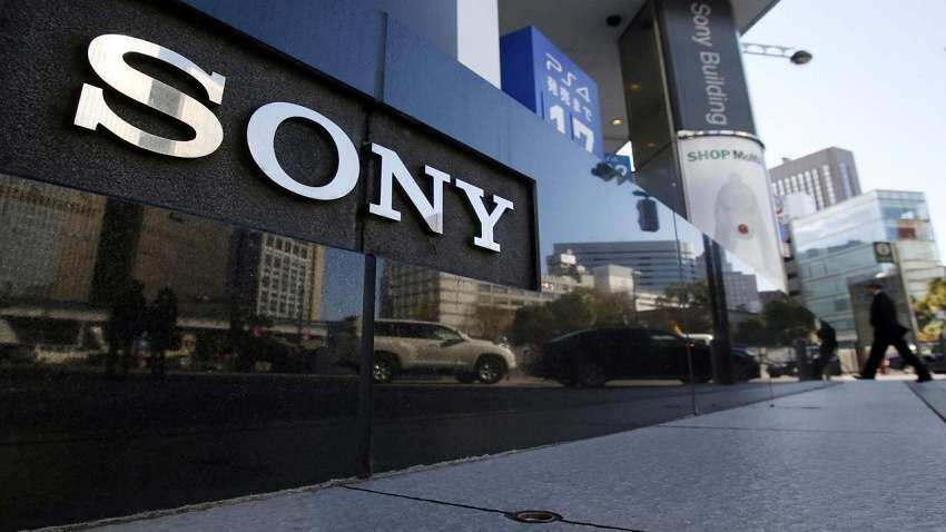 SONY ने पेश किया नया स्मार्टफोन और ओवर-इअर हेडफोन, जानें कीमत और फीचर्स