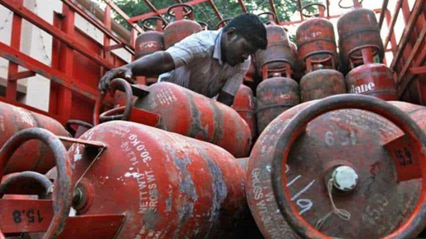 अक्टूबर के लिए LPG रसोई गैस सिलेंडर के नए रेट जारी, जानिए अपने शहर का दाम |  Zee Business Hindi