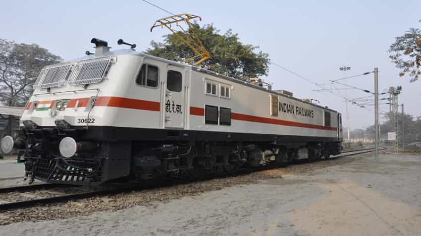 भारतीय रेलवे अगले 5 सालों में ट्रैक से हटाएगा 2700 इंजन