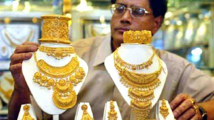 सर्राफा बाजार में सस्ते मिलेंगे सोना-चांदी, 10 ग्राम Gold के रेट में बड़ी गिरावट, जानें नया भाव