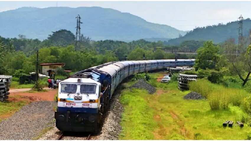दिल्ली से मुंबई करना हो सफर तो आपके लिए ट्रेन और फ्लाइट सर्विस की ये जानकारी है जरूरी