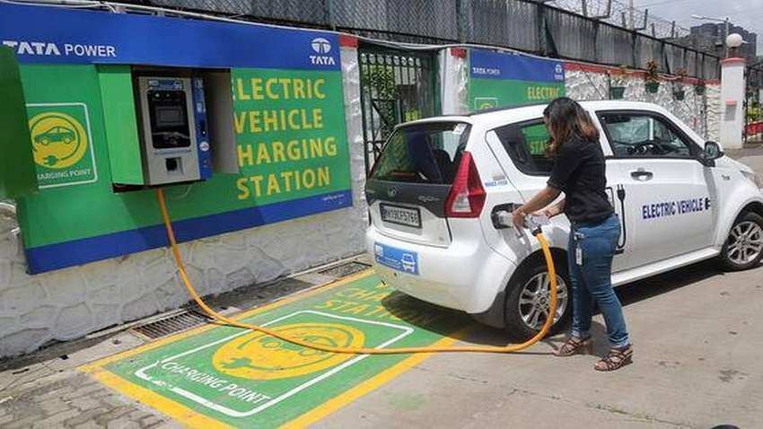 Electric Vehicle चार्ज करना होगा आसान, 69,000 पेट्रोप पंपों पर लगेंगे चार्जिंग कियोस्क