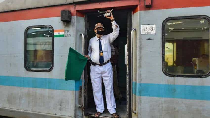 Indian Railways: कर्मचारियों का ट्रैवलिंग और ओवरटाइम अलाउंस 50% घटा सकती है रेलवे 