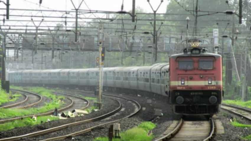रेलवे ने कई रूटों पर चलाईं स्पेशल ट्रेनें, आसानी से मिलेगा कन्फर्म टिकट