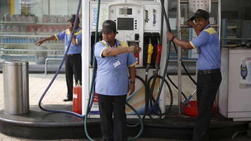 Petrol Price today : फिर चढ़े पेट्रोल-डीजल के दाम, अब इस रेट में मिल रहा 1 लीटर तेल