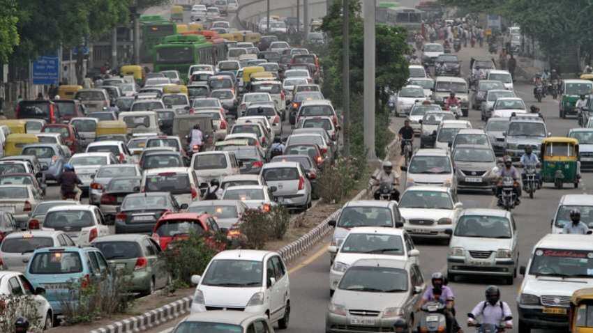 दिल्ली की हवा में प्रदूषण खतरनाक स्तर पर पहुंचा, IMD ने कहा राहत के लिए करें थोड़ा इंतजार 